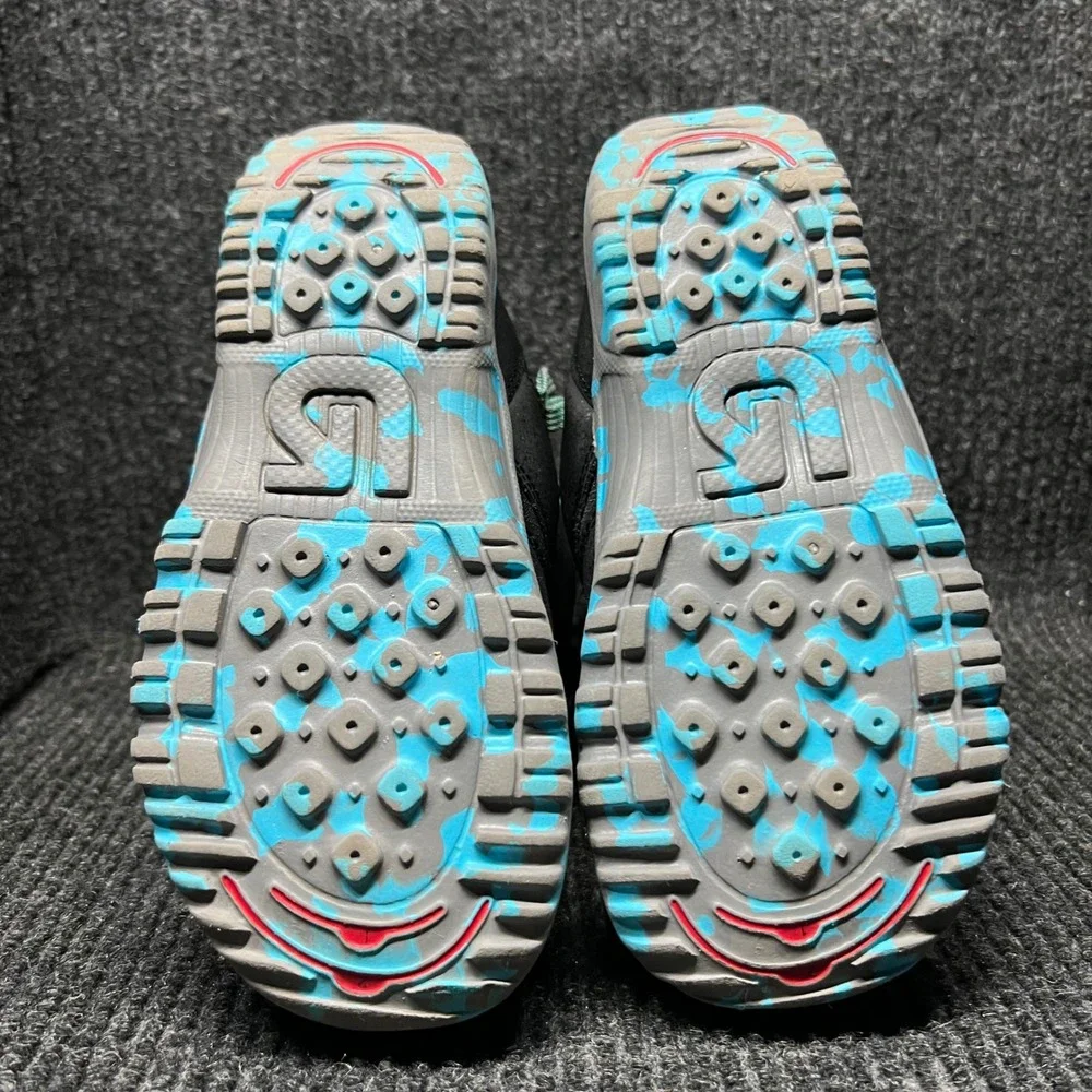 Burton Grom BOA Snowboard Boots Kids 1K Black Blue Winter Sports Gear 15089101